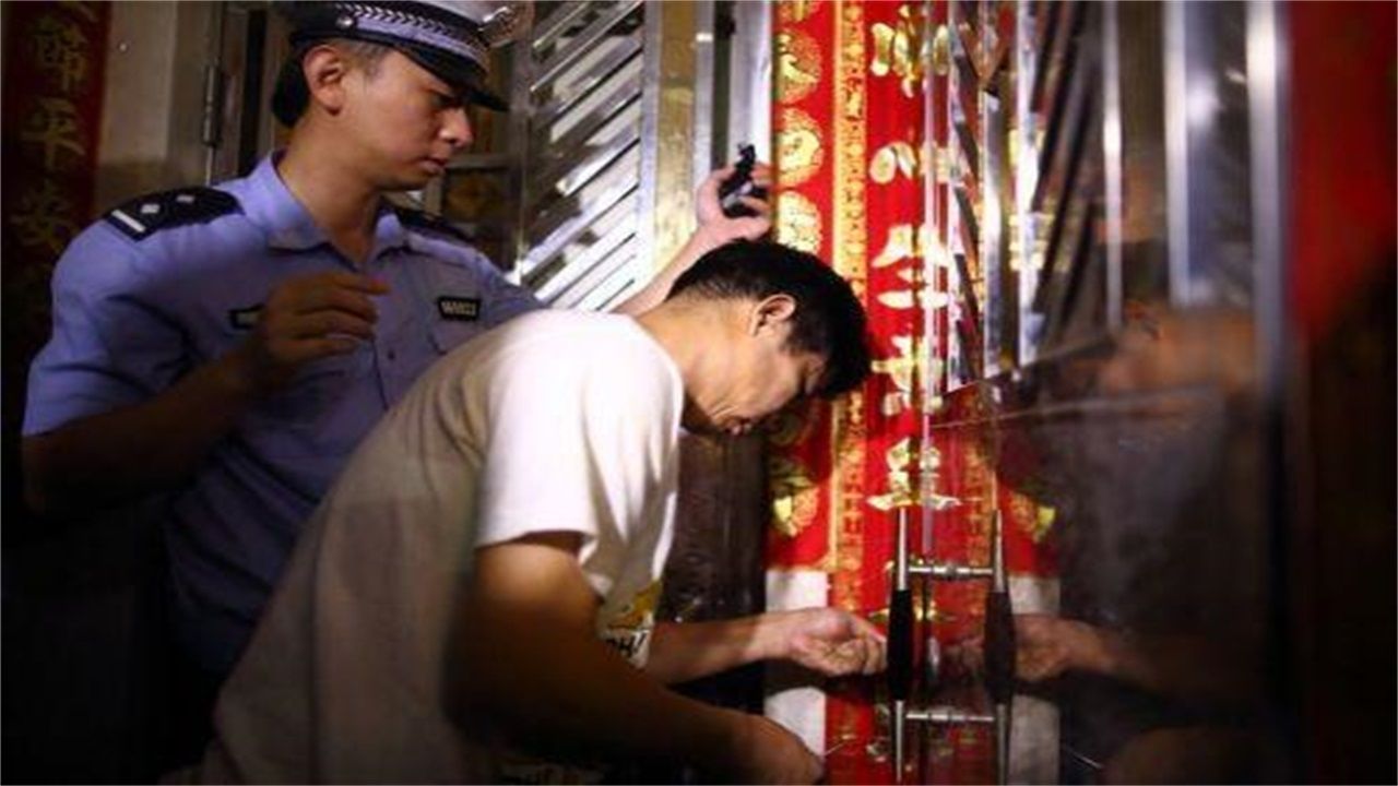 黄平县请开锁师傅开了锁后，师傅为什么一般都不进门，就算主人请也不进去？